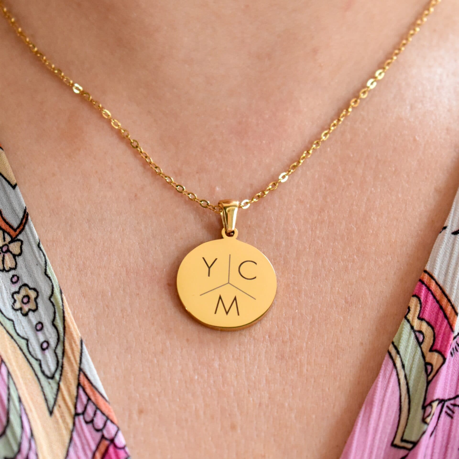 Graveerbare Ketting Munt met 3 Initialen — alternatieve afbeelding