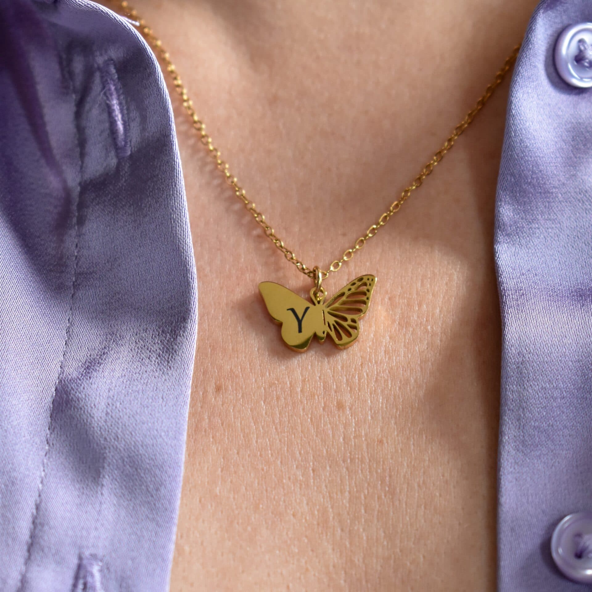 Vlinder Ketting met Initiaal — alternatieve afbeelding