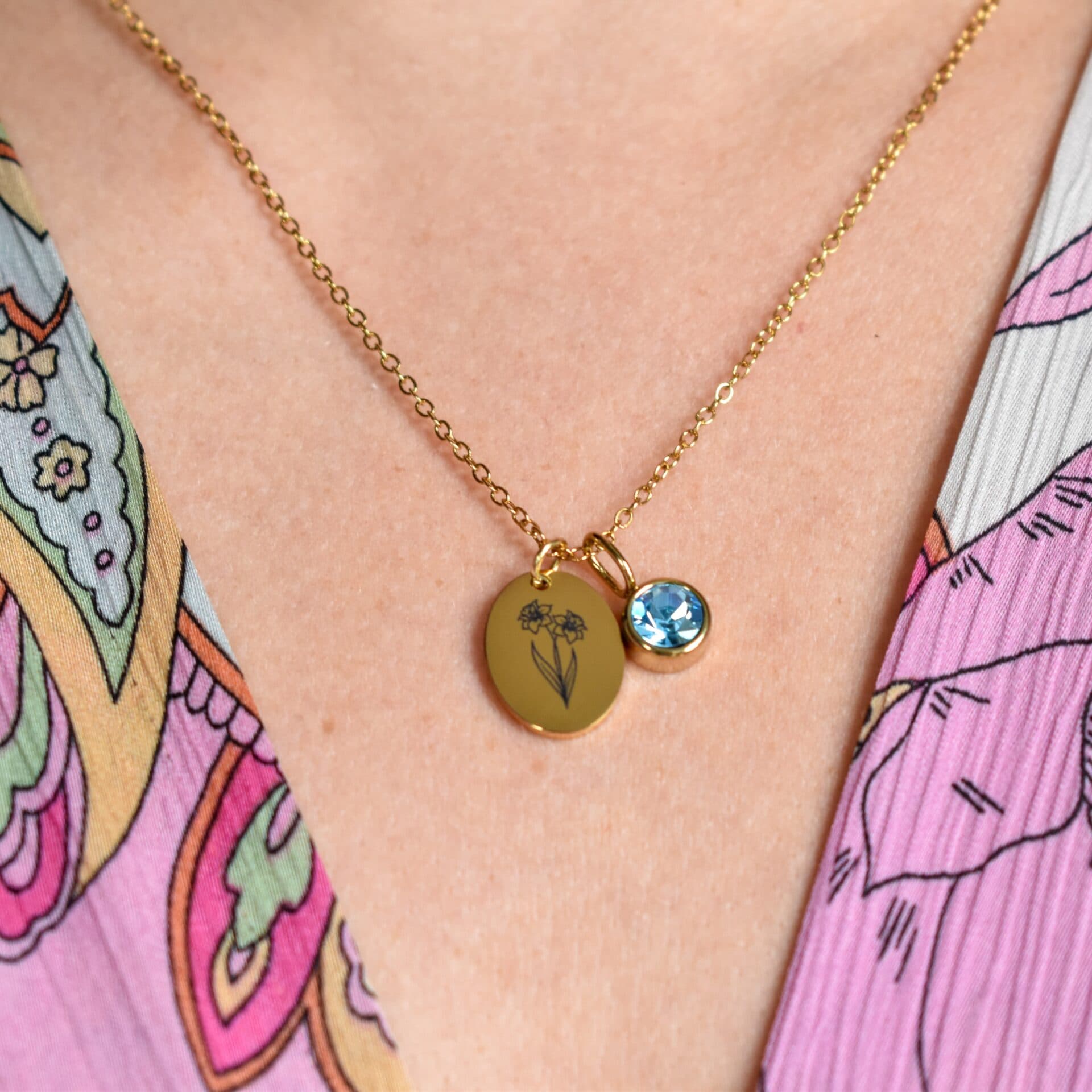 Ovale Geboortebloem Ketting met Geboortesteen — alternatieve afbeelding