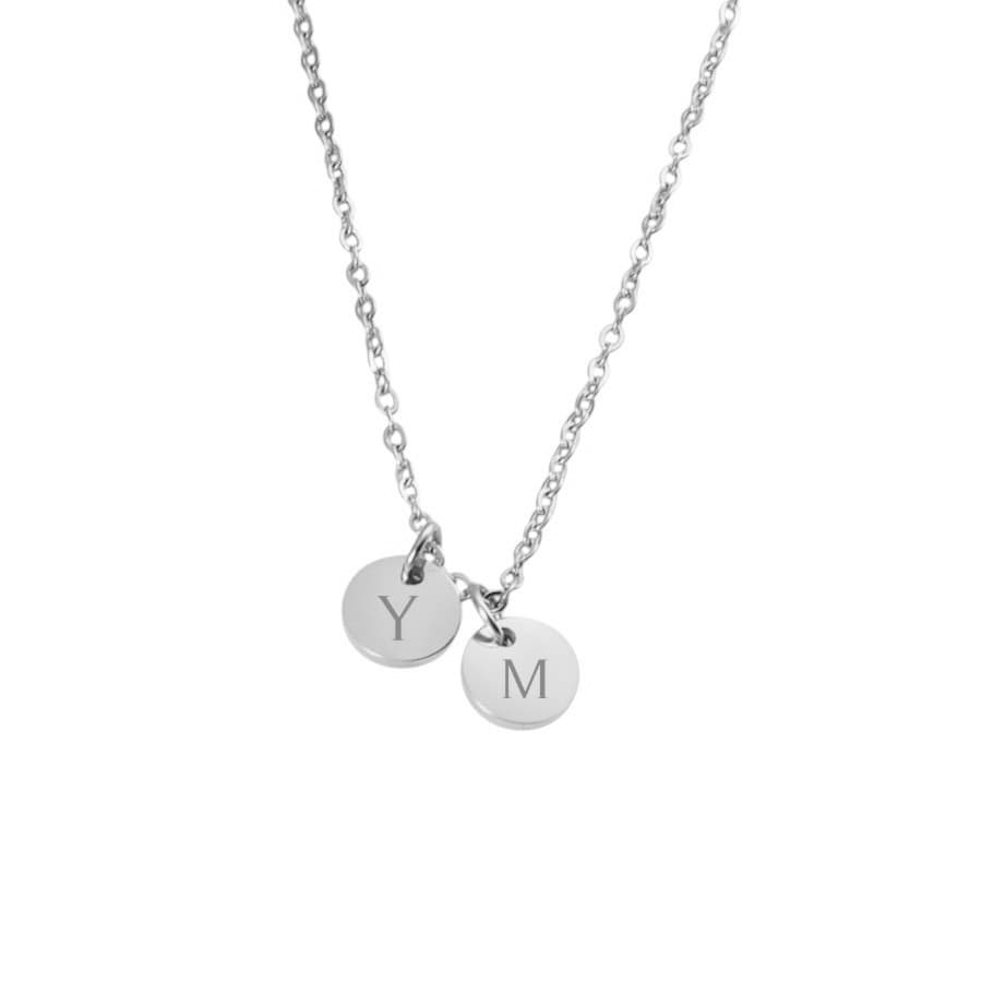 Ketting met 2 Muntjes en Initialen — alternatieve afbeelding