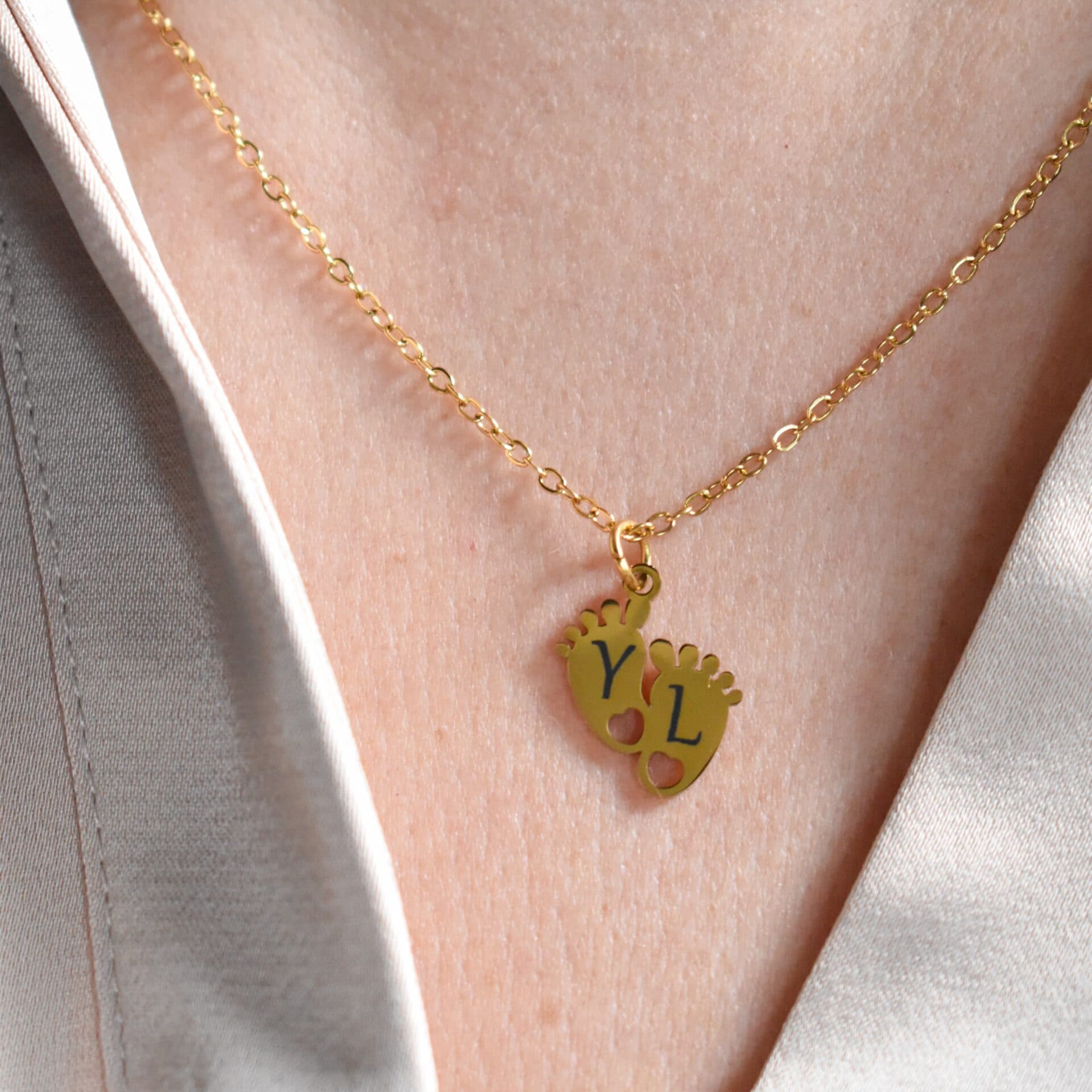 Geboorteketting Baby Voetjes met Initialen — alternatieve afbeelding