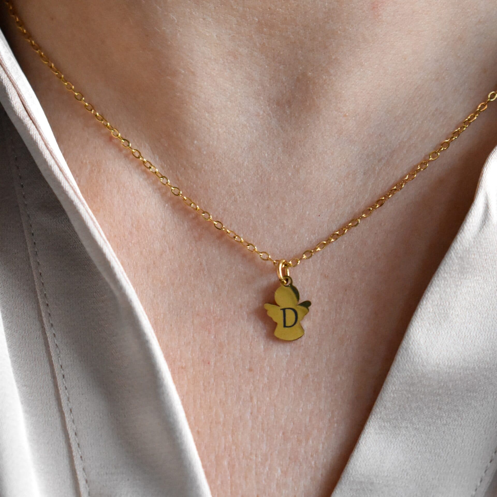 Ketting met Engel en Initiaal — alternatieve afbeelding